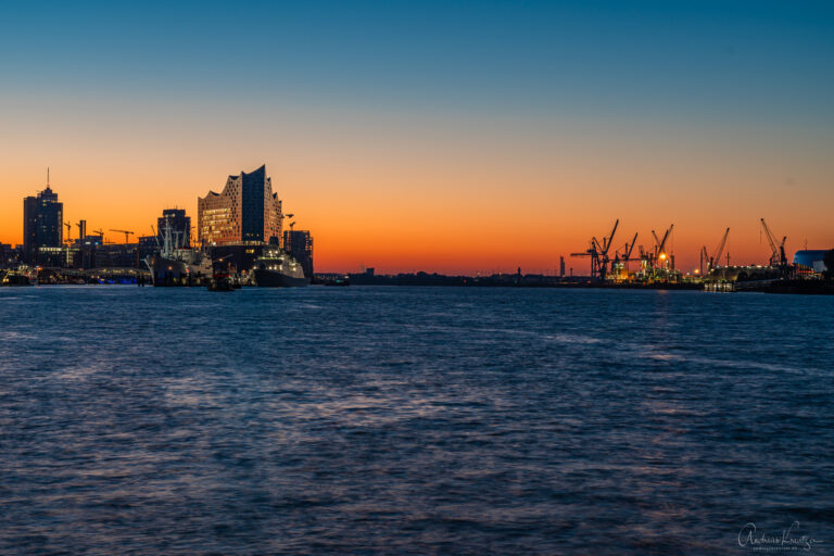 Sonnenaufgang am Hafen