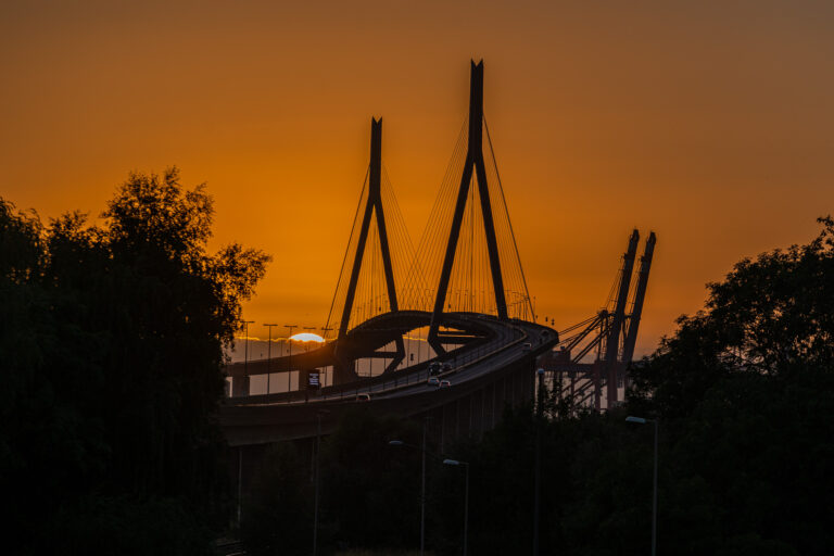 Köhlbrandbrücke im Abendlicht