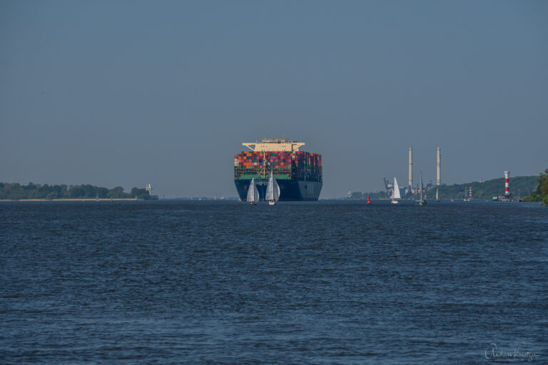 Containerschiff HMM Oslo in Hamburg